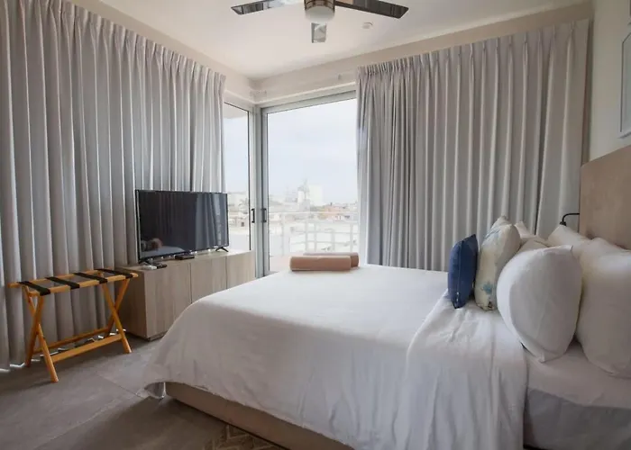 Hébergement de vacances Beautiful 2br Ph, Private Rooftop, Sauna, Gym *