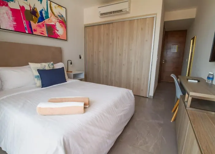 Beautiful 2br Ph, Private Rooftop, Sauna, Gym *